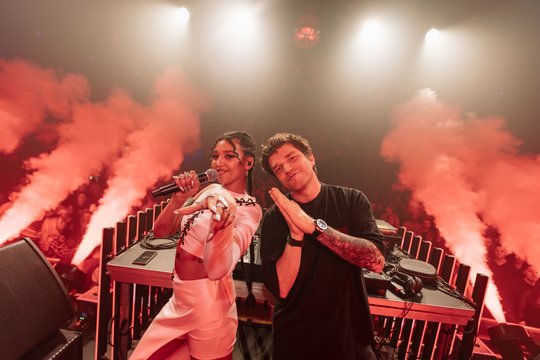 Valentino naktį Klaipėda virto didžiausiu šokių klubu Lietuvoje: tikrą vakarėlį užkūrė Jovani 