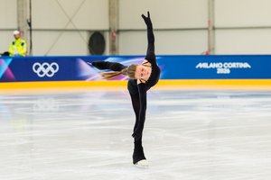 Vasario 17-ąją olimpinėse žaidynėse – istorinis čiuožėjos debiutas ir biatlonininkų estafetė