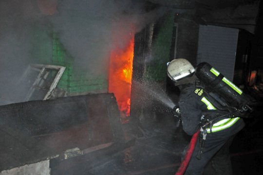 Kaišiadoryse esančiame daugiabutyje kilo gaisras – vienas žmogus išvežtas į ligoninę