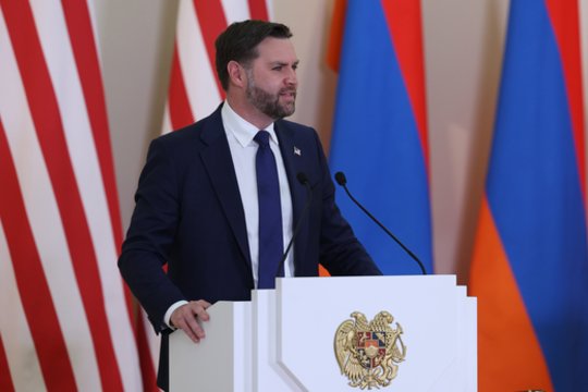 J. D. Vance‘as: Iranas vis dar nenori pripažinti D. Trumpo raudonųjų linijų