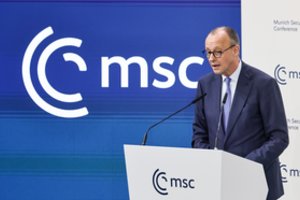 F. Merzą suerzino plojimai po M. Rubio kalbos Miuncheno saugumo konferencijoje