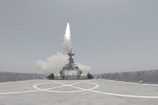 Iranas ir Rusija surengs bendras pratybas Omano įlankoje