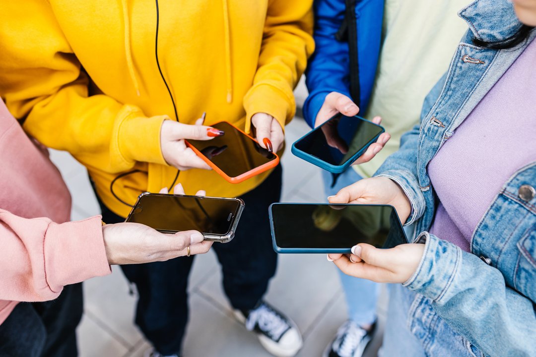 Trečdalis vartotojų telefoną „kankina“ iki paskutinio: patarė, kada jau iš tiesų verta atsinaujinti