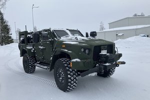 Lietuvos kariuomenėje – jau 500 moderniausių šarvuotųjų visureigių JLTV