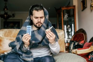 Gydytoja pasakė, kaip atskirti gripą nuo koronaviruso – yra išskirtinis simptomas