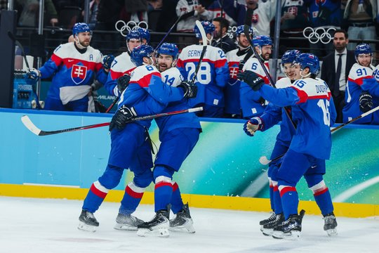 Silpna laikyta slovakų rinktinė verčia aikčioti – žais olimpiados pusfinalyje, sumalusi į miltus Vokietijos ledo ritulininkus