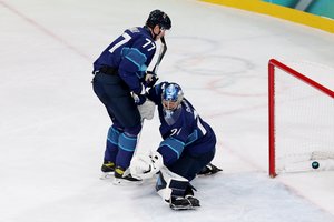 Olimpinę karūną vis dar saugantys suomiai stebuklingai išsigelbėjo nuo pralaimėjimo šveicarams – teko keisti vartininką