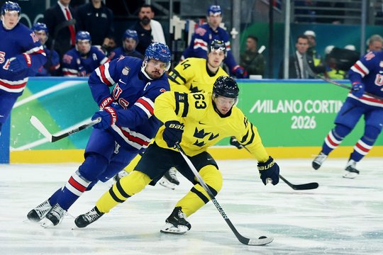 JAV rinktinę į pusfinalį ištempė Q. Hughesas – nepanoręs keitimo pelnė auksinį įvartį švedams