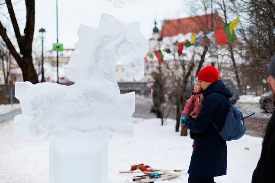 Tibeto skvere paminėti tibetiečių Naujieji metai: išdygo ledo skulptūra
