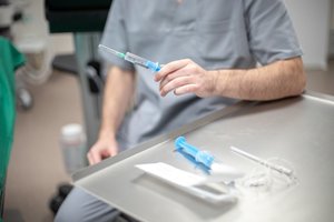 Skausmo klinika: kaip malšinami užsitęsę nugaros ir sąnarių skausmai