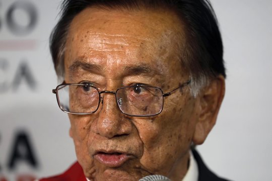 Peru parlamentas išrinko naują pereinamojo laikotarpio prezidentą