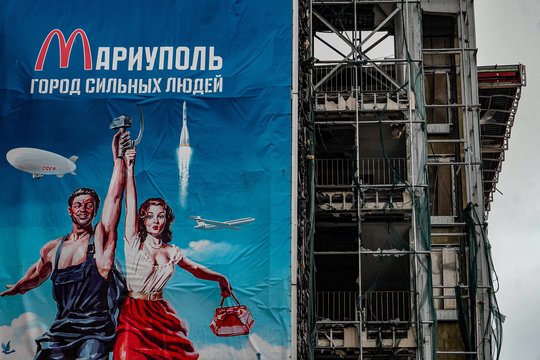 4 metai po įsiveržimo: rusų sugriautas Mariupolis tapo kontrastų miestu