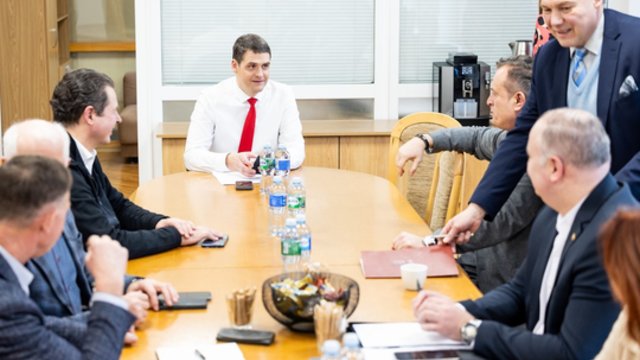 Įsivėlus į „juodų pinigų“ skandalą piešia niūrų scenarijų „Nemuno aušrai“: įvardijo pasekmes