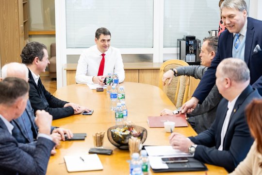 Įsivėlus į „juodų pinigų“ skandalą piešia niūrų scenarijų „Nemuno aušrai“: įvardijo pasekmes