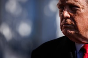 D. Trumpas atidaro savo „Taikos tarybą“, tvyrant karo debesims virš Irano