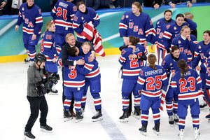 Amerikietės triumfavo ledo ritulio varžybose