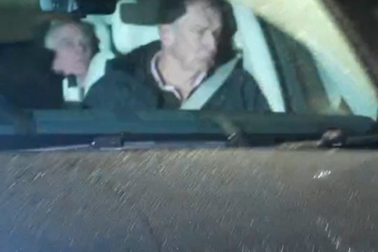 12 valandų trukusi apklausa: su J. Epsteinu siejamas princas Andrew užfiksuotas paliekantis policijos nuovadą