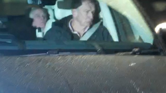 12 valandų trukusi apklausa: su J. Epsteinu siejamas princas Andrew užfiksuotas paliekantis policijos nuovadą