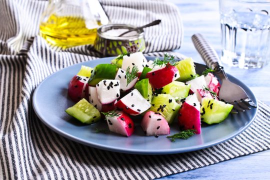 Išsiilgusiems šviežumo – salotos su ridikėliais: kupinos vitaminų, kūnui naudingų medžiagų