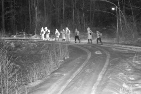 Po pertraukos į Lietuvą iš Baltarusijos vėl brovėsi migrantai: buvo pasiruošę žiemos sąlygoms