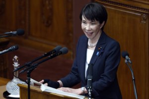 Pergalę rinkimuose iškovojusi Japonijos premjerė žada padaryti šalį stiprią ir klestinčią