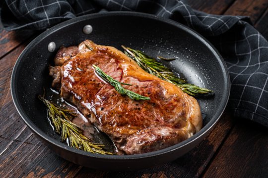 Sultingų kepsnių receptai: pavyks net naujokui, o skonio bus neįmanoma pamiršti ilgai