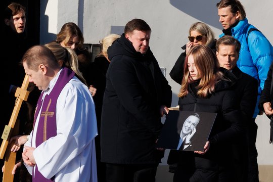 Atsisveikinama su verslininku J. Kvaraciejumi: į paskutinę kelionę palydi šeima ir bičiuliai