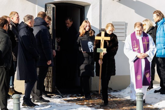 Atsisveikinama su „Pieno žvaigždžių“ akcininku J. Kvaraciejumi – verslininką palaidos greta senelių Merkinėje