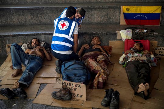 „Jau niekas manęs nebesukrečia, tik mirtis“: apie neregėtą skurdą prakalbę kolumbiečiai įvardino šių dienų „rykštę“