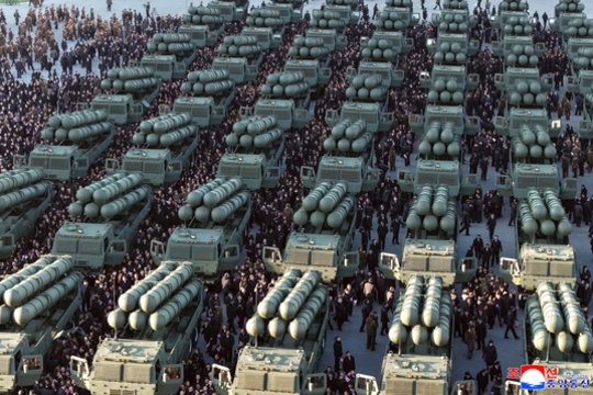 Kim Jong Unas toliau veržia kontrolės kilpą: kartais gyvybę kainuoja net filmas