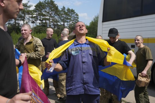 Iš rusų nelaisvės grįžę ukrainiečiai atsivėrė apie patirtą pragarą: sadistai žudė lėtai, bet žiauriai