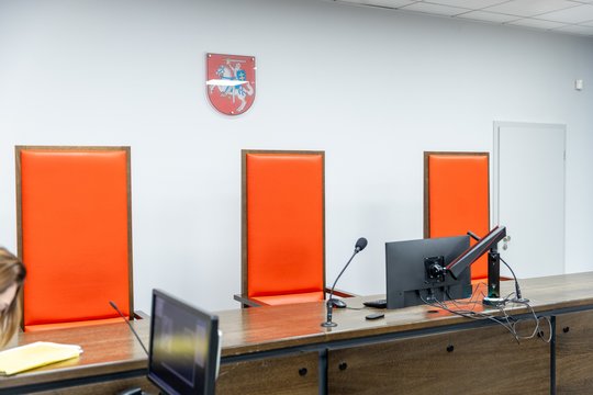 Prokuroras pasunkino kaltinimus Alytaus rajono tarybos narei G. Jociunskaitei, ji kaltę neigia toliau