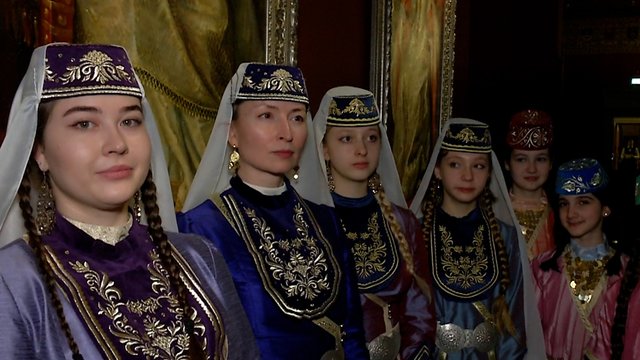 Šiais metais krikščionys ir musulmonai pasninkauja kartu: kadruose – Ramadano vakaras Valdovų rūmuose