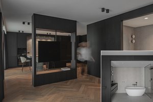 Šių namų interjeras sukurtas vakarėliams: tamsus, modernus ir pavojingai stilingas