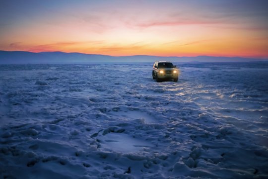 Rusijoje turistų autobusas įlūžo į Baikalo ežerą: žuvo septyni kinai