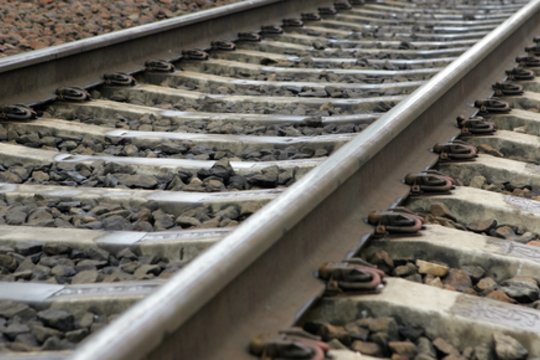 Italijoje šalia geležinkelio bėgių žuvo paauglys, per ausines neišgirdęs artėjančio traukinio