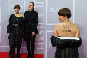 Ant raudonojo M.A.M.A. kilimo – netikėta atlikėjos Bjelle žinutė: kreipėsi į R. Žemaitaitį