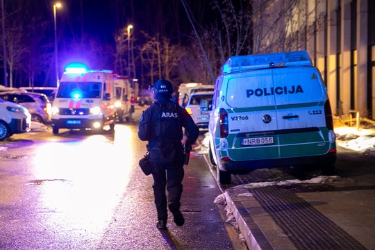 Neįprastas sujudimas Vilniuje: užfiksuoti ginkluoti pareigūnai, aidėjo sirenos, dislokuota specialioji įranga