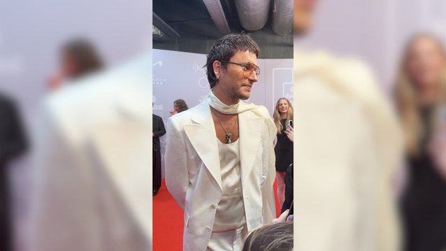 Ant raudonojo kilimo L. Gricius pasirodė su pasikeitusia šukuosena: įvaizdžio detales teko galvoti paskutinę minutę