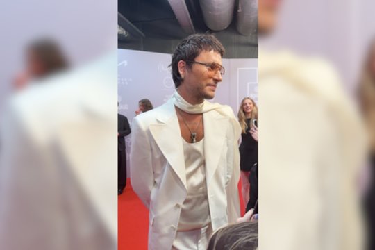 Ant raudonojo kilimo L. Gricius pasirodė su pasikeitusia šukuosena: įvaizdžio detales teko galvoti paskutinę minutę