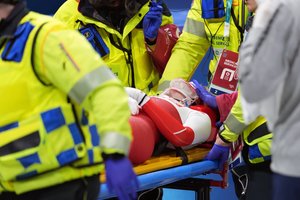 Milžiniška nelaimė ant olimpinio ledo: lenkei pačiūžos ašmenys perpjovė veidą