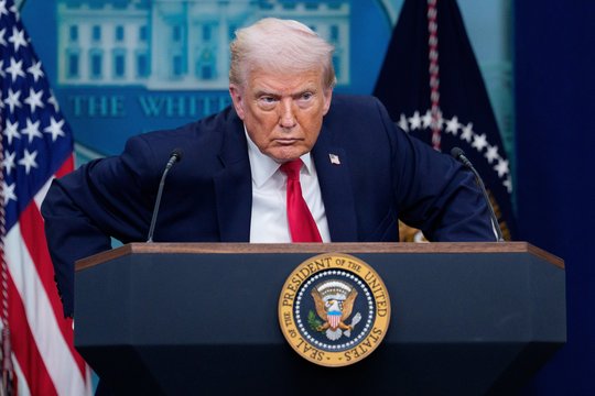 Po griežto Aukščiausiojo Teismo kirčio – naujas D. Trumpo žingsnis