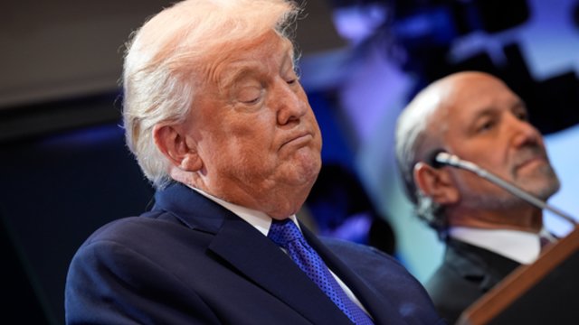 Po skaudaus pralaimėjimo D. Trumpas smogė atgal: paskelbė apie iškart įsigaliosiantį pasaulinį muitą