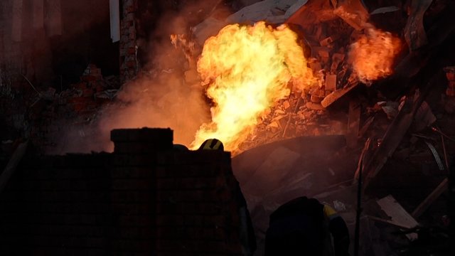 Rusų sukelta pragariška naktis Ukrainoje: Kyjive griaudėjo sprogimai, Lvive žuvo 23 metų pareigūnė