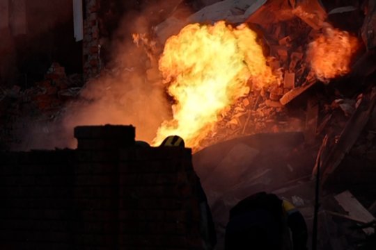 Rusų sukelta pragariška naktis Ukrainoje: Kyjive griaudėjo sprogimai, Lvive žuvo 23 metų pareigūnė