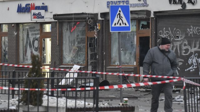 Artėjant metinėms – masinės atakos Ukrainoje: uždaryti oro uostai, Lenkijoje pakelti naikintuvai 