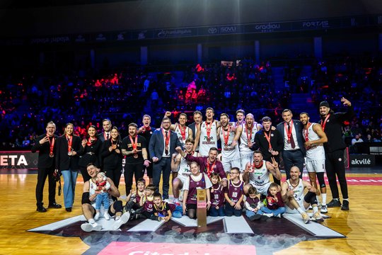 Jubiliejinis apdovanojimas: „Neptūno“ puolimą surakinęs „Lietkabelis“ iškovojo 10-ąjį KMT medalį