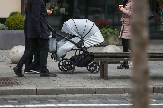 Siūlo mažinti ribą antrojo laipsnio valstybinei pensijai: užtektų užauginti 3 atžalas