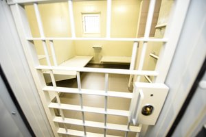 Suimtas nuo policijos sprukęs ir pareigūnę sužalojęs rokiškėnas