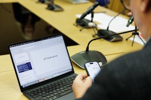 Darbo grupėje – atnaujintas siūlymas dėl laisvai samdomų LRT laidų vedėjų